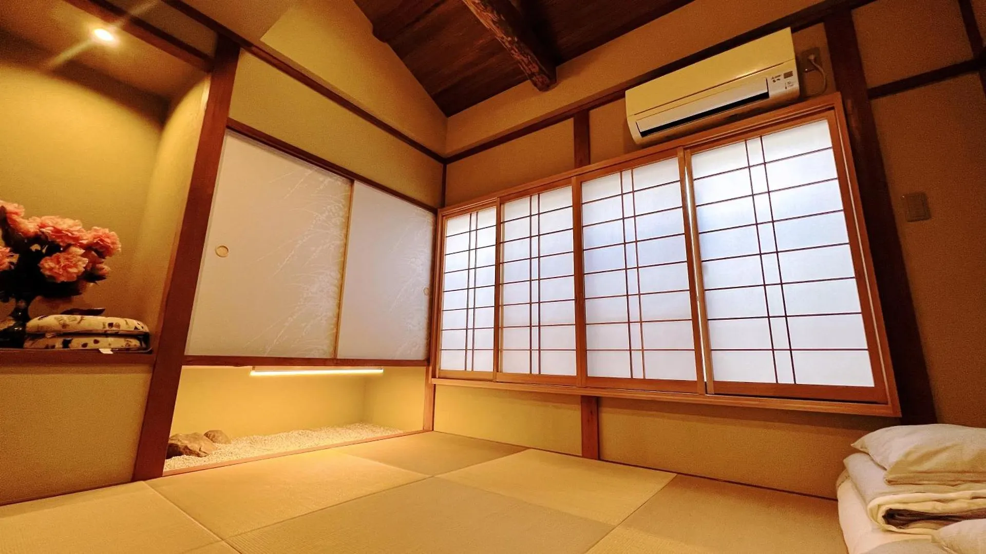 東雲夏~距京都站900米步行12分、近鄰東寺站150米步行2分，三室一廳兩衛浴二層獨棟~最多可住9人 Ferienhaus