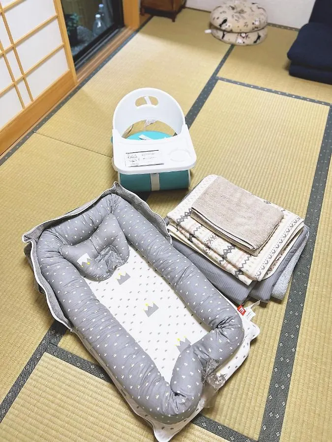 Holiday home Tovin Cha: Convenient Three-Bedroom Near East Temple Station Kyoto Japan