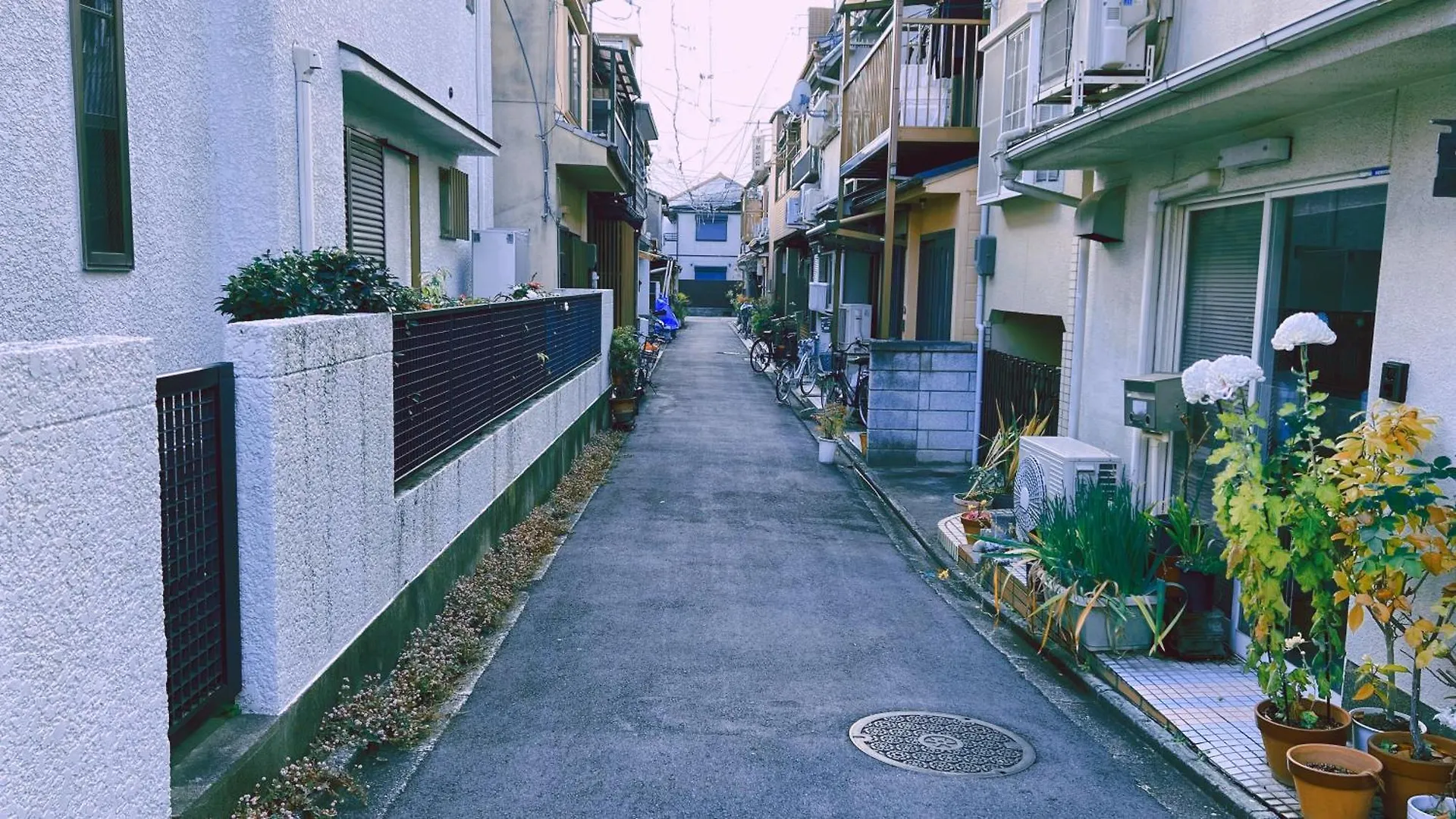 Tovin Cha: Convenient Three-Bedroom Near East Temple Station Kyoto