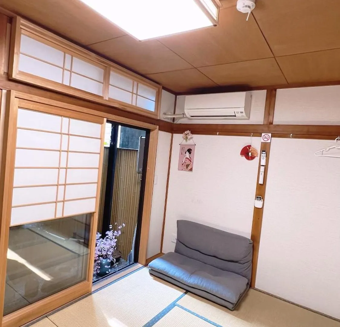 Tovin Cha: Convenient Three-Bedroom Near East Temple Station Kyoto Japan